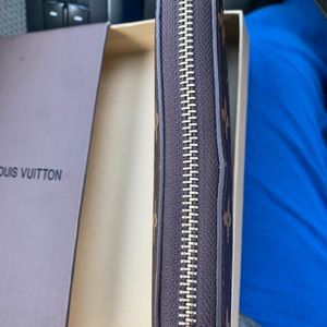 Louis vuttion wallet